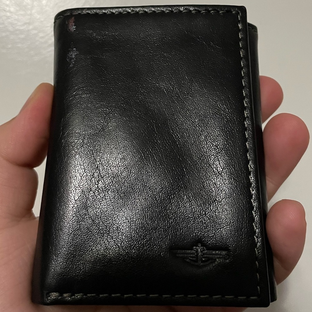 DOCKERS TRI-FOLD WALLET